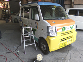 磨きで1年半の水垢汚れを一掃し、ボディコーティング施工でメンテナンスを楽にしようともくろむ。