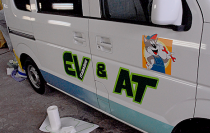 ちゃくちゃくとデカールが貼り込まれる