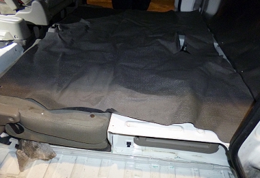 リアシートやフロントのマットも敷き直し