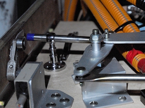 電池BOXのロック機構