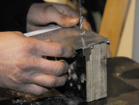 DCDCのBOXをボール盤でビス穴空け