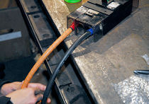 ブレーカーにオレンジテープを巻く