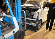 フォークリフト登場