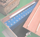 収納BOXは電池の配置、絶対的安全性を熟慮した上での自作品