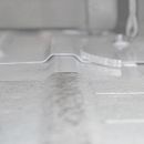 荷台の波状箇所には半月の鉄板を配置