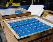 木箱に詰められてリチウムイオン2次電池が到着