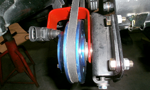 クランク角センサーとそのボディはこのような関係で配置