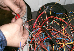 クランク角センサーとプーリーを取り付けるステーの位置を検討