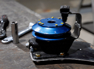 クランク角センサーとプーリーを取り付けるステーの位置を検討