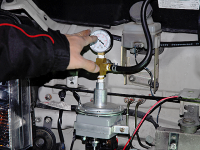 負圧の上がるタイミングを調整