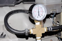 負圧制御装置の圧力ゲージが振れ出す。