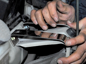 トゥボード上側に付けたステー