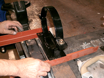 エンジンマウントにクランプを取り付け