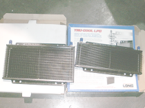 オイルクーラーを純正ラジエーターに入れ込む作業