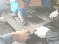 オイルクーラーを純正ラジエーターに入れ込む作業