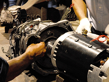 モーターとATを合わせてみる。驚くなかれ、エブリィのエンジンよりモーターの方が補機類を含めるとやや大きいという結果に。