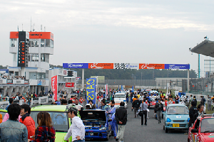 11月3日のEVフェスティバルは筑波サーキットで恒例行事となった。