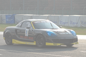 いい走りをしていたゼッケン1番のMR-S。サーキットでのドライビングはイマイチのように見えたけど、速いし、電池の構成が抜群だった。