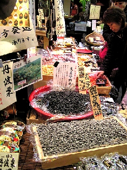 京都の台所「錦市場」の賑わいぶり