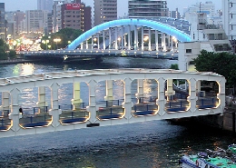 日本橋川が隅田川に合流する地点 豊海橋越しに深川方面を遠望